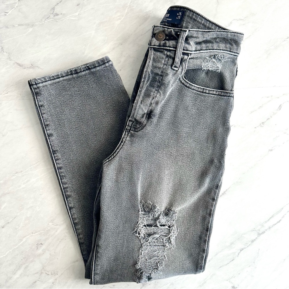 Hollister Ultra High-Rise Vintage Straight Jean Size 1